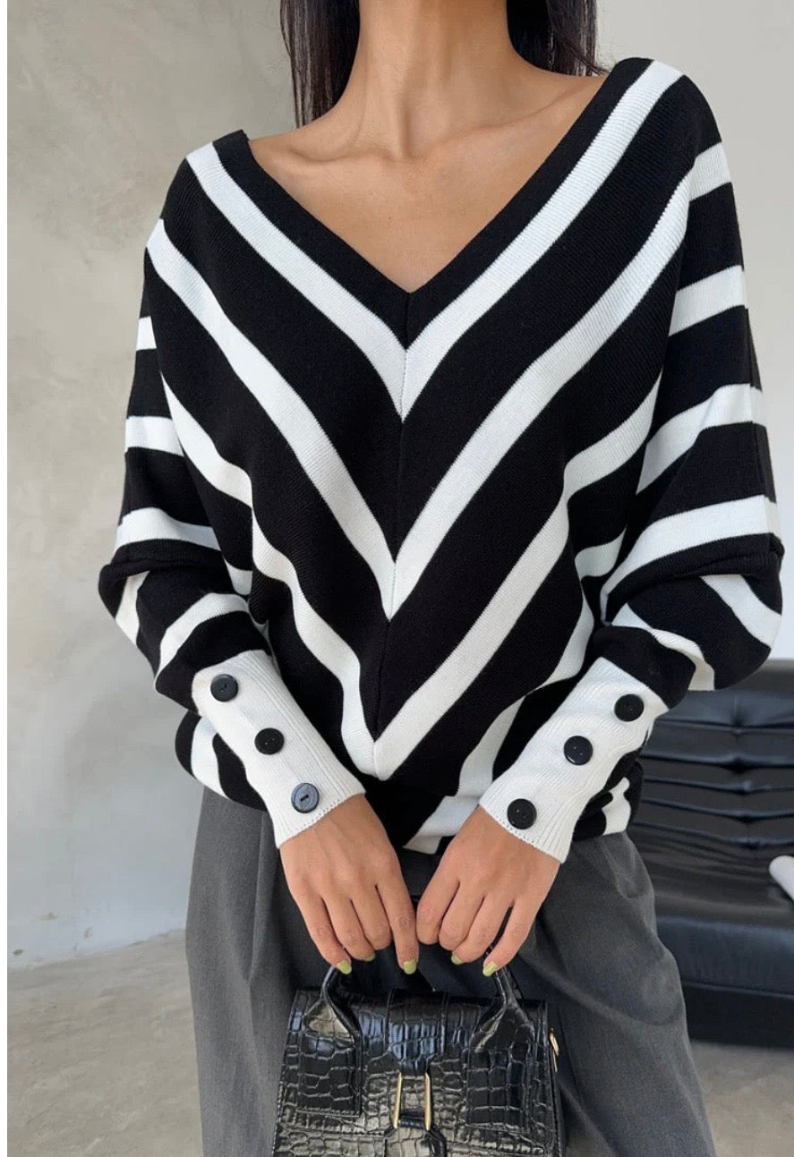 Pull chic rayé col V