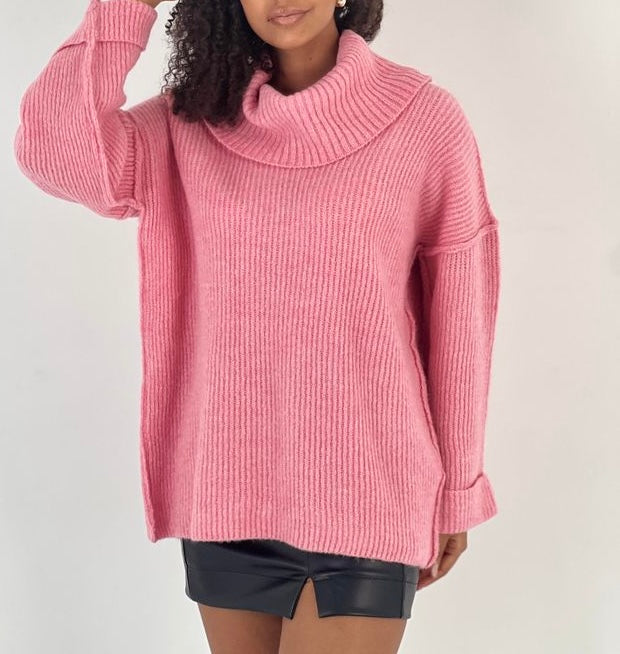Pull oversize col roulé rose